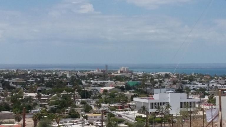 Urge Vender Terreno con Vista al Mar - 1