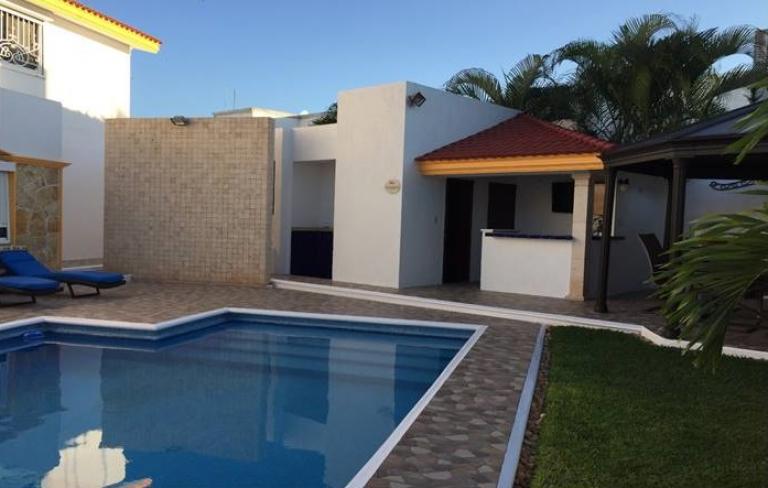HERMOSA RESIDENCIA EN CALLE CERRADA EN MONTEREAL - 4