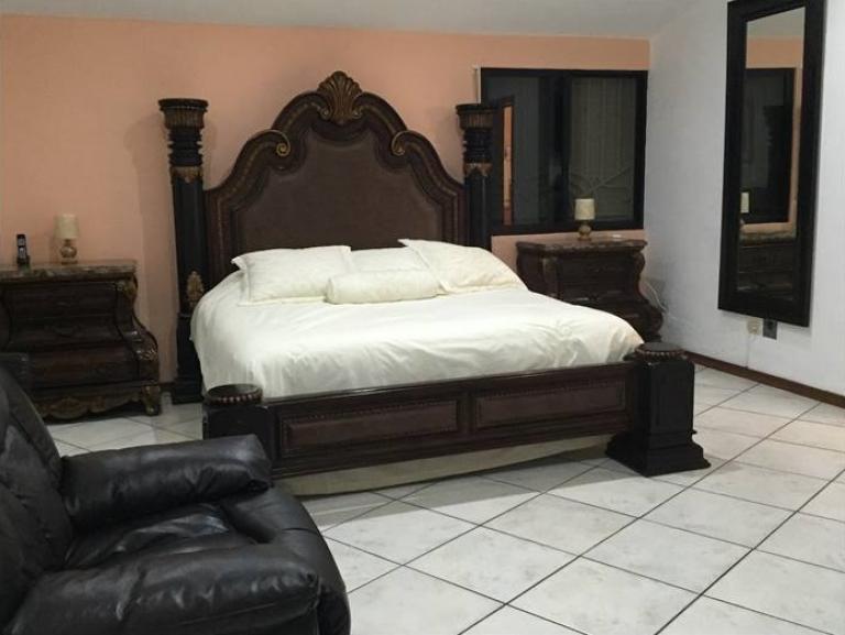 HERMOSA RESIDENCIA EN CALLE CERRADA EN MONTEREAL - 10