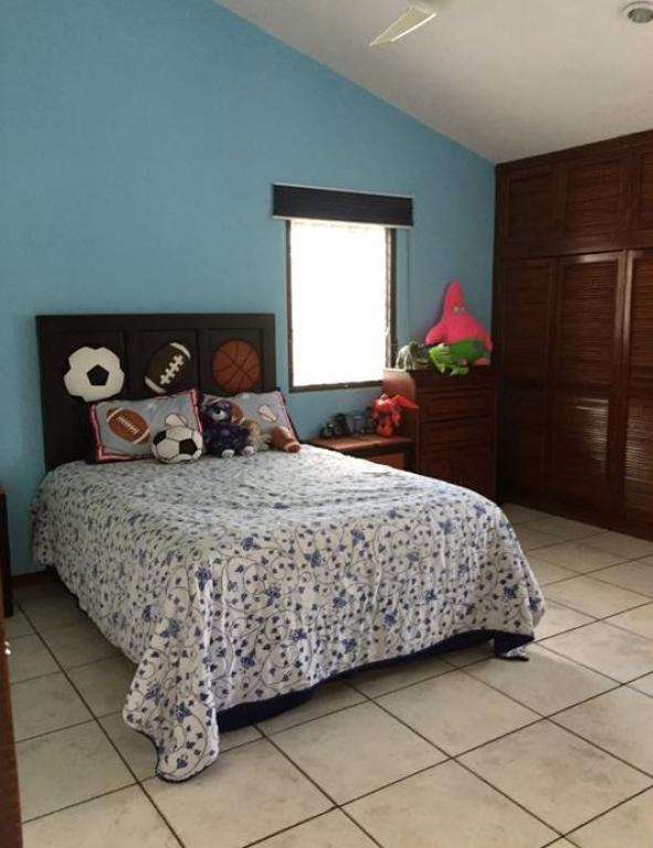 HERMOSA RESIDENCIA EN CALLE CERRADA EN MONTEREAL - 13