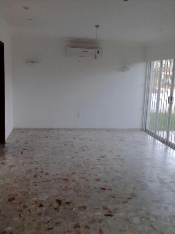 Preciosa residencia muy bien ubicada cerca de colegios - 3
