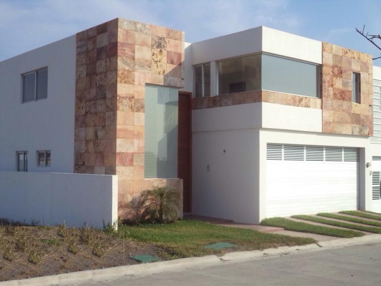 Magnifica residencia con finos acabados y muy amplia - 1