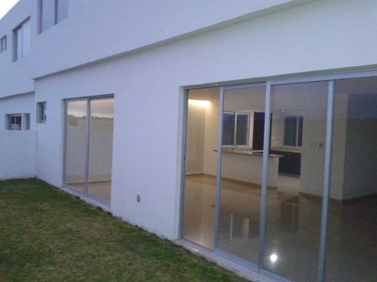 Magnifica residencia con finos acabados y muy amplia - 4