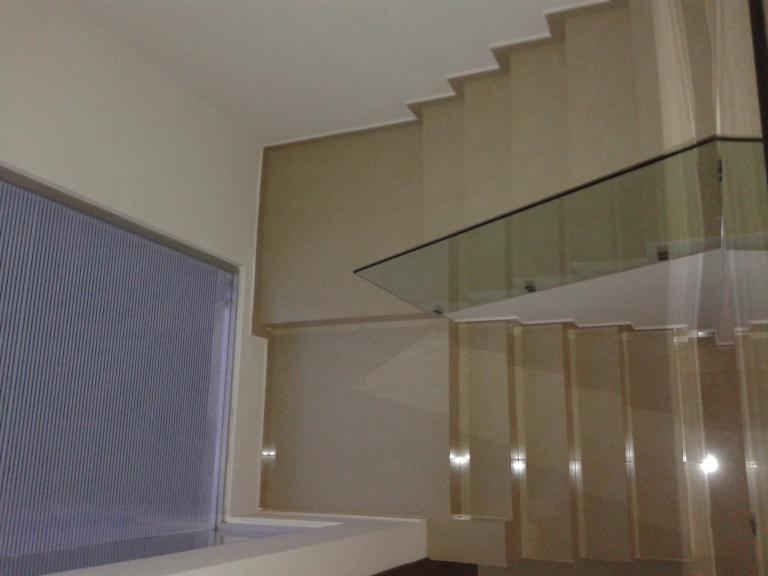 Magnifica residencia con finos acabados y muy amplia - 5