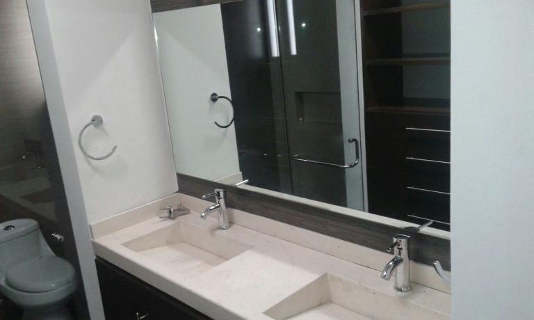 Hermosa residencia finos acabados - 15