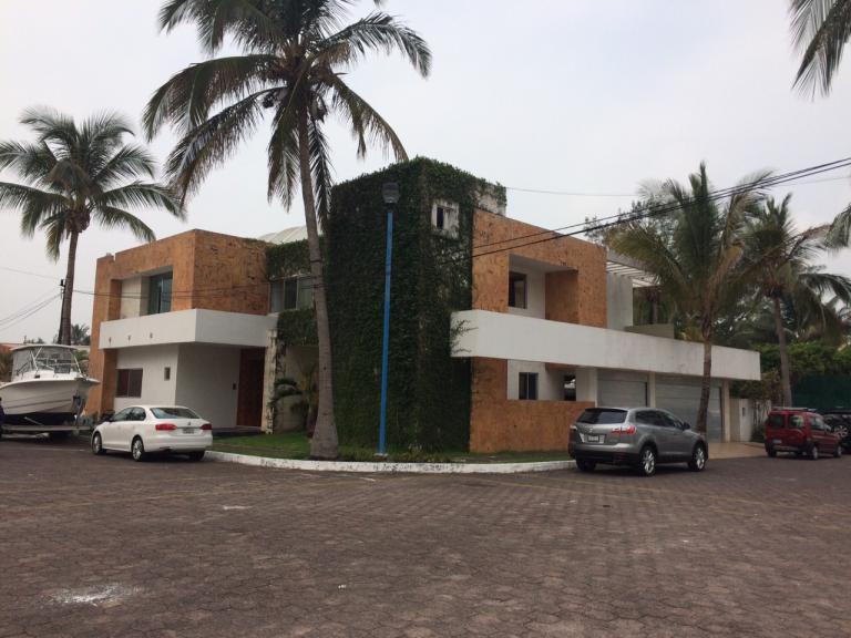 Magnifica residencia con pisos de mármol y alberca - 1