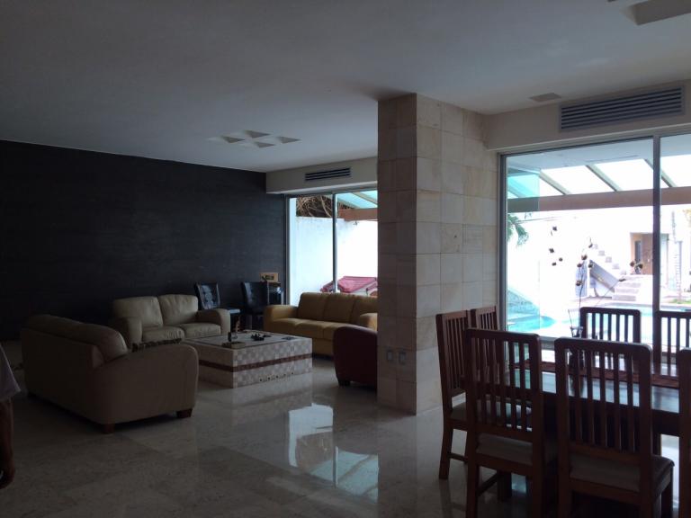 Magnifica residencia con pisos de mármol y alberca - 2