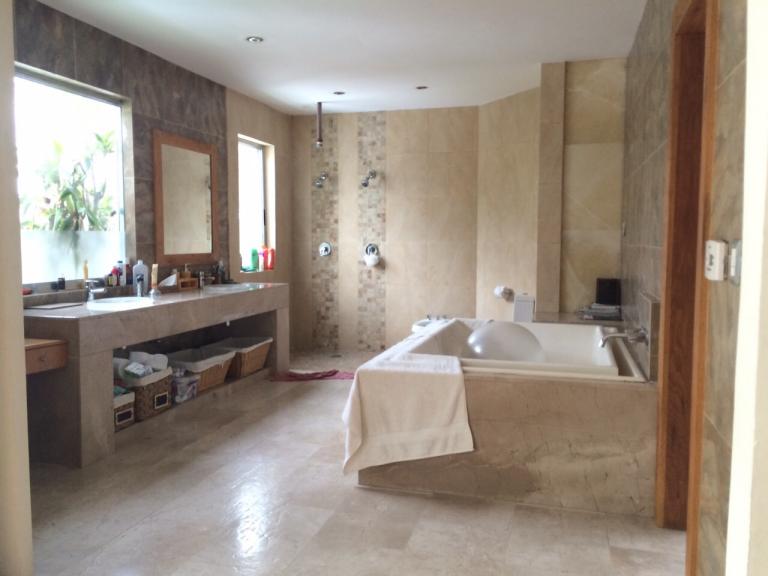 Magnifica residencia con pisos de mármol y alberca - 8
