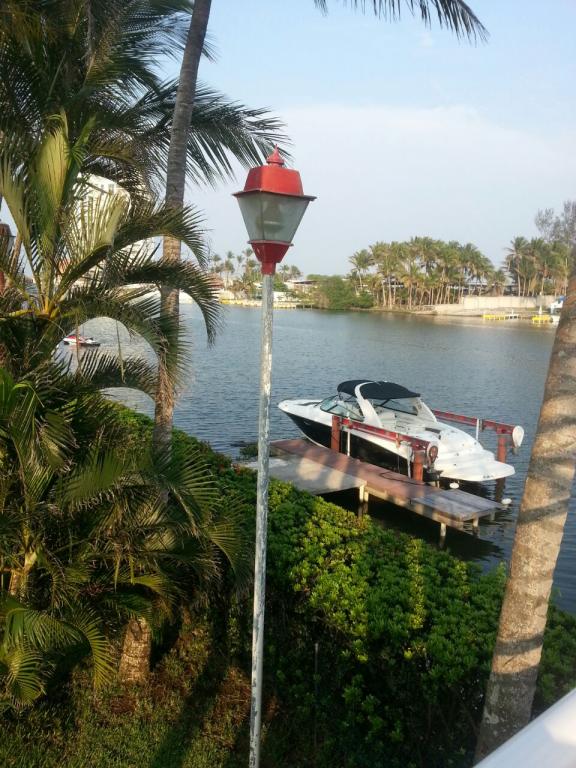 Esplendida residencia con su muelle para yate - 4