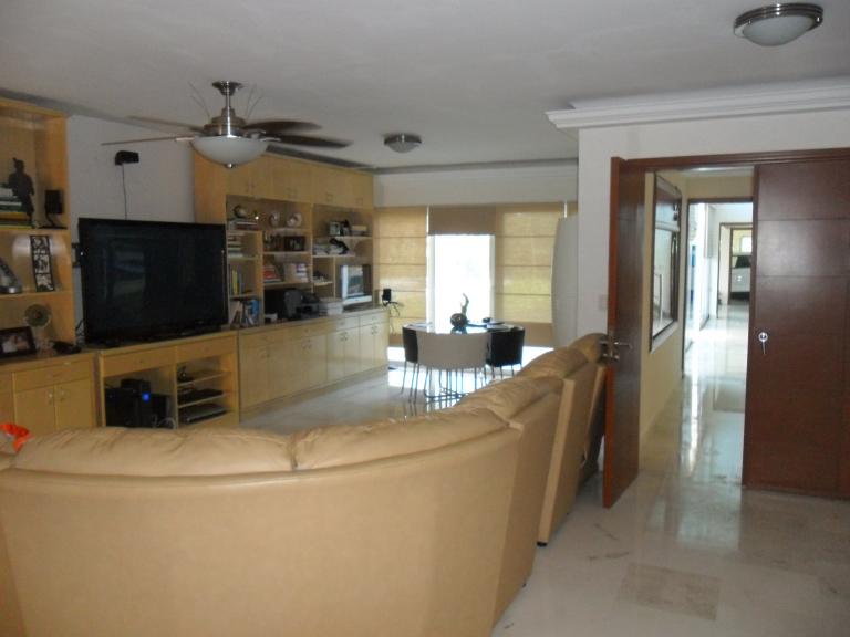 Esplendida residencia con su muelle para yate - 9