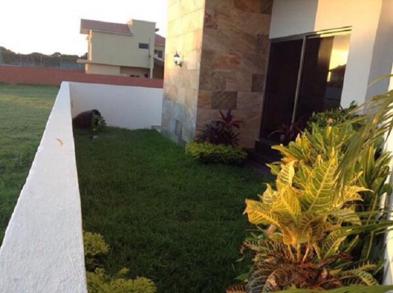 Preciosa residencia con recamara en planta baja - 8
