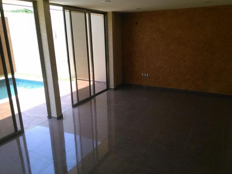 Magnifica residencia de finos acabados y con alberca - 4