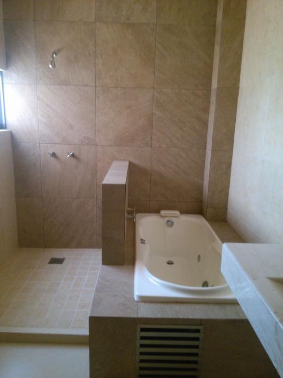 Magnifica residencia de finos acabados y con alberca - 14