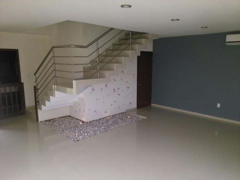 Magnifica residencia excelente oportunidad con 4 recamaras - 1