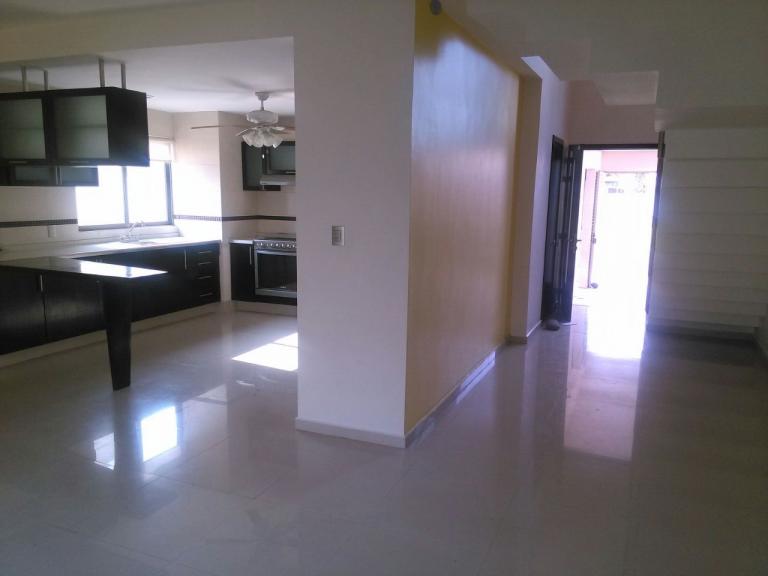 Preciosa residencia con piso de porcelanato — foto 2
