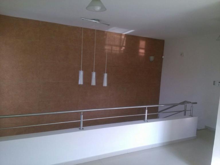 Preciosa residencia con piso de porcelanato — foto 6
