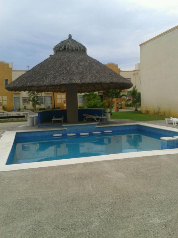 EXCELENTE CASA EN FRACC. MISION DEL MAR - 1