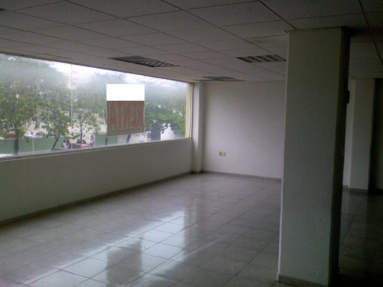 Local muy amplio para 2 oficinas de 90 m2 c/u - 3