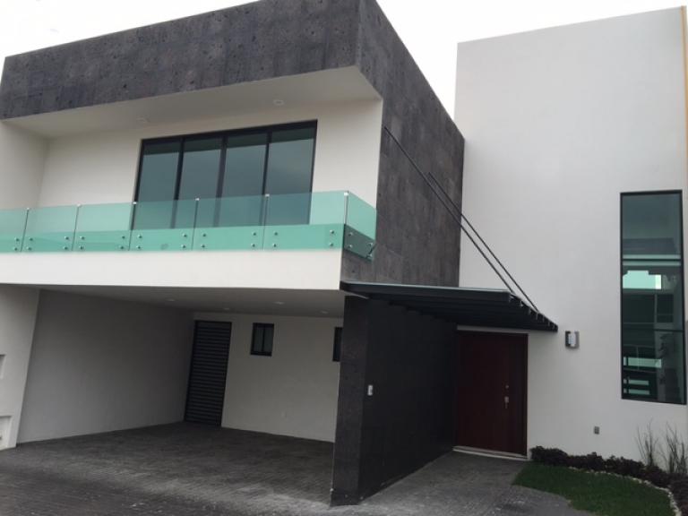 HERMOSA CASA EN VENTA EN LOMAS DE ANGELOPOLIS