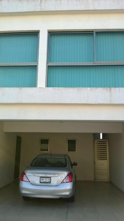 Hermosa residencia de 4 recamaras y 3 niveles