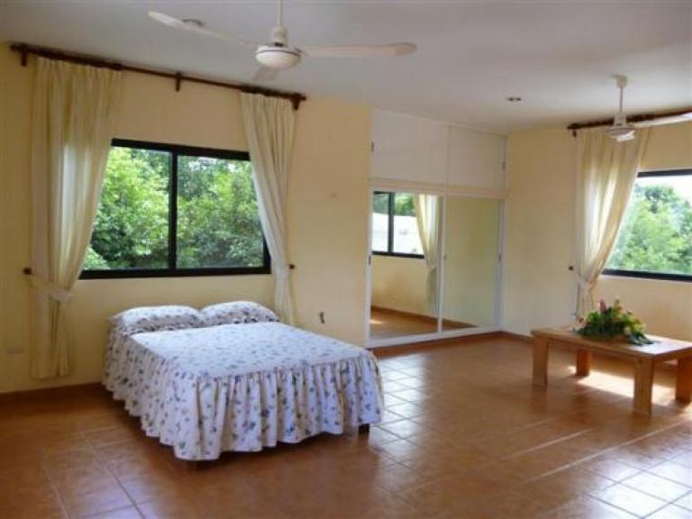 En Merida Casa en venta con 1343m2 , de 3 habitaciones - 18