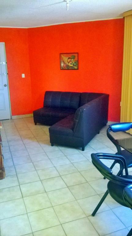 Depa cerca de UVM se renta amueblado - 2