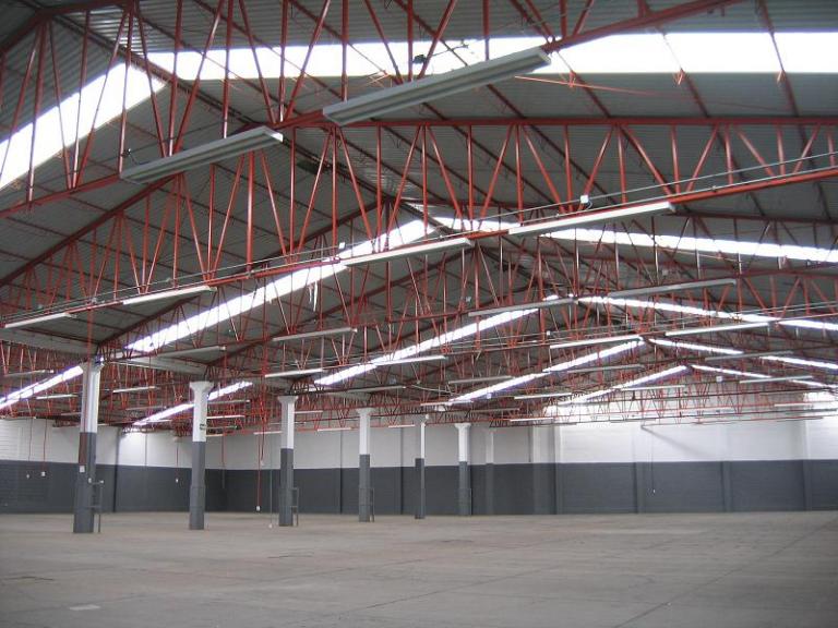 Fabulosa Bodega. 7600 m2. Equipada. Ubicadísima. 2 Frentes. - 3