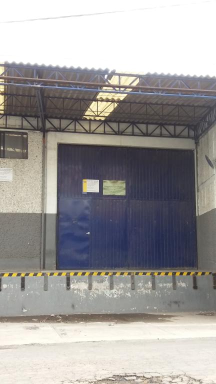 Fabulosa Bodega. 7600 m2. Equipada. Ubicadísima. 2 Frentes. - 10