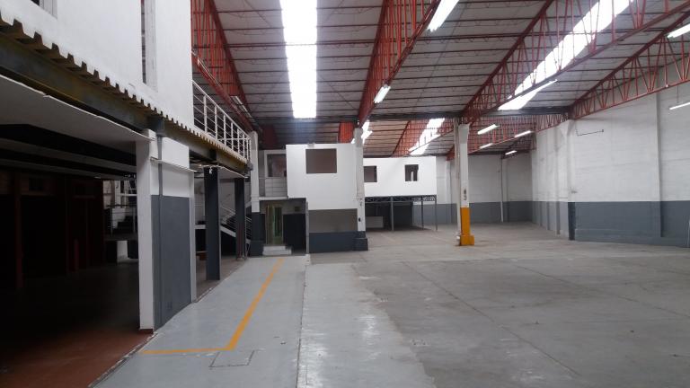 Magnifica Bodega. 2600 m2. 2 Entradas Trailer. Oficinas. - 4