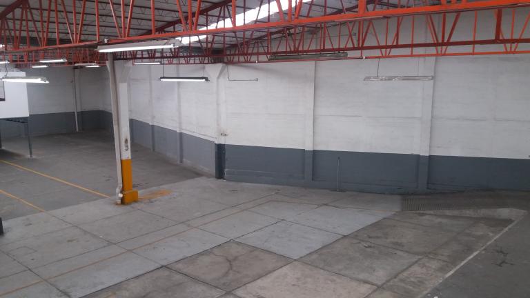 Magnifica Bodega. 2600 m2. 2 Entradas Trailer. Oficinas. - 8