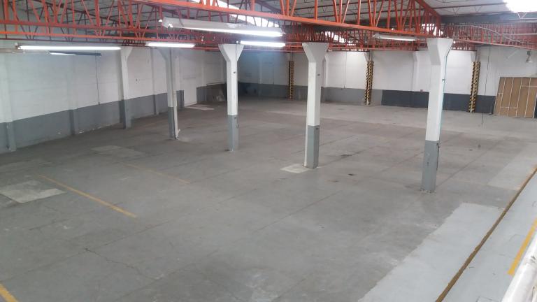 Magnifica Bodega. 2600 m2. 2 Entradas Trailer. Oficinas. - 10