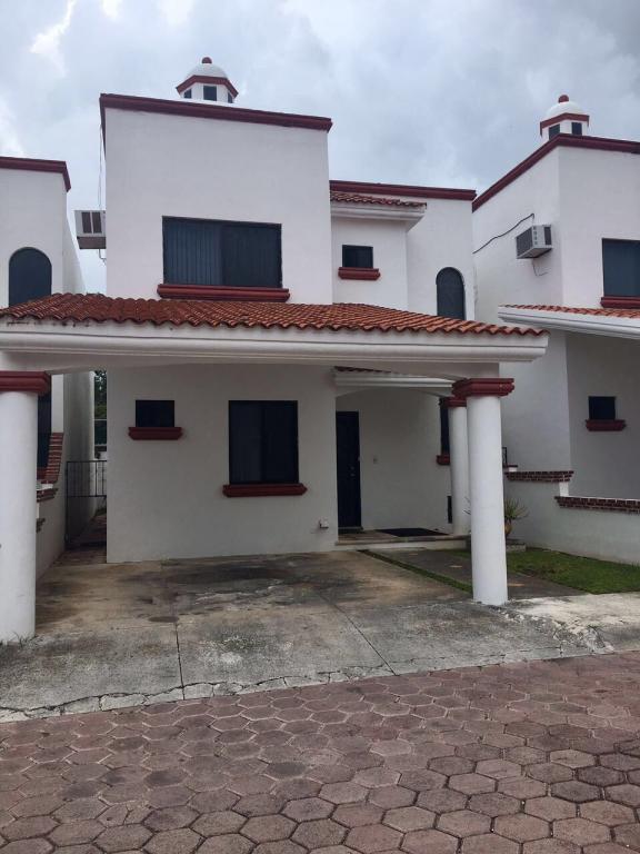 Bonita casa Avenida Nichupte y la Luna - 1