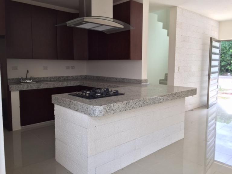 HERMOSA CASA NUEVA EN ARBOLADA, CANCUN, Q. ROO - 3