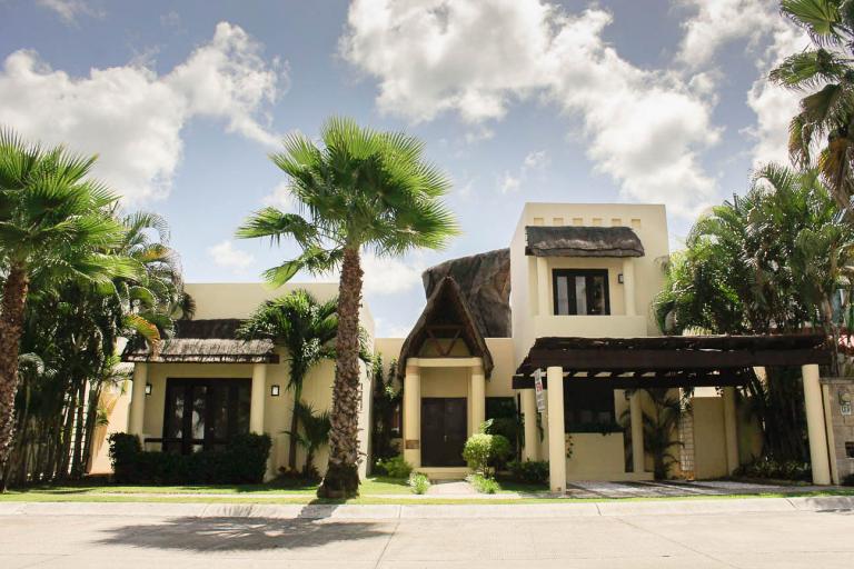 MAGNIFICA CASA EN RESIDENCIAL VILLA MAGNA, CANCUN, Q. ROO - 1
