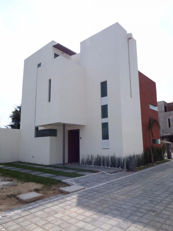 Casa en Venta en Fraccionamiento Cerrado - 1