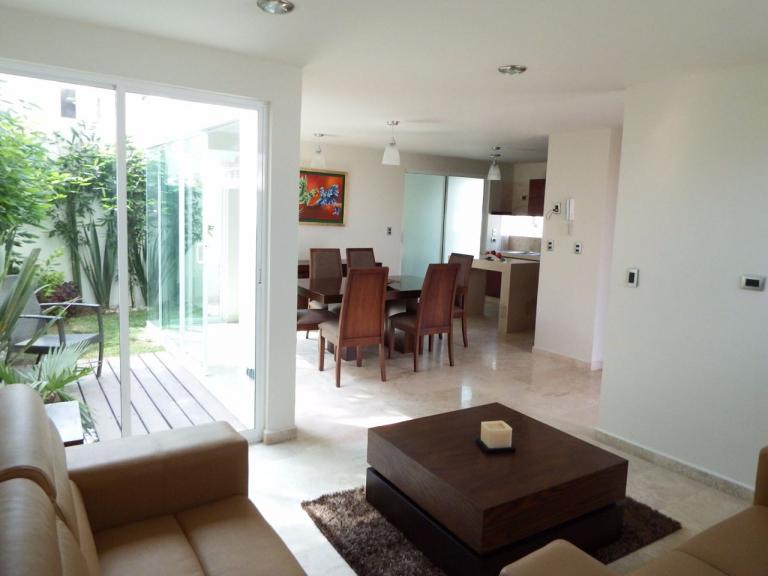 Casa en Venta en Fraccionamiento Cerrado - 2