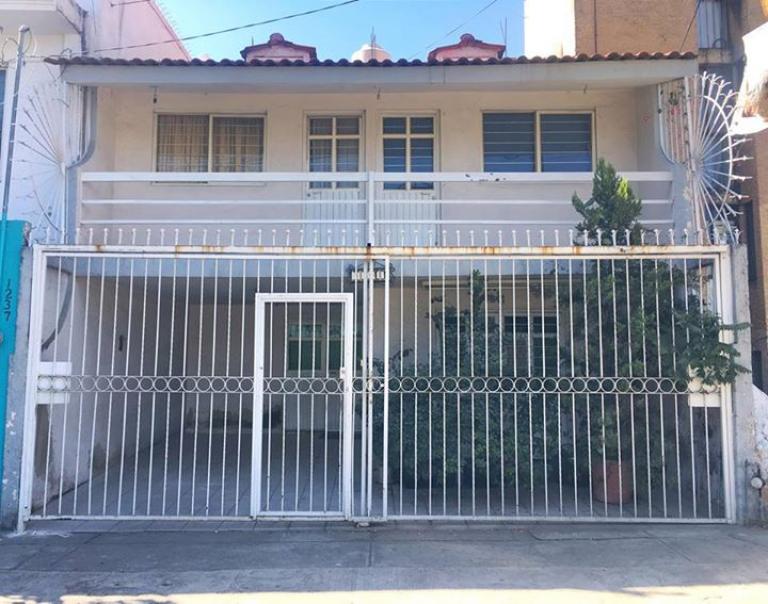 Casa en Venta con Local, Frente a Walmart La Cima, Zapopan, - 1