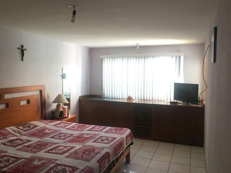 Casa en Venta con Local, Frente a Walmart La Cima, Zapopan, - 2
