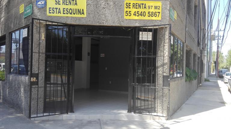 Perfecto Local comercial, en esquina. Dos frentes. - 2