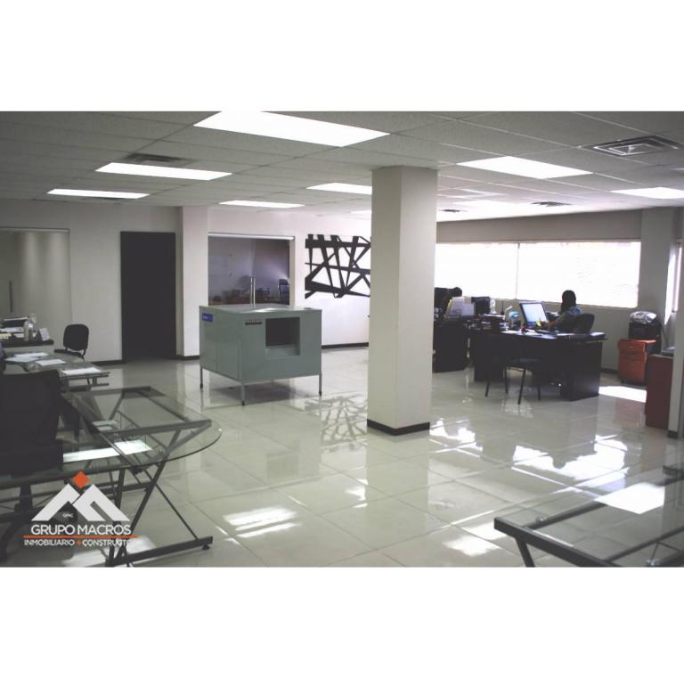 Oficinas con sub estación, elevador industrial y bodega - 4