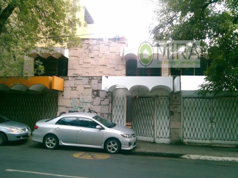 CASA GRANDE EN VENTA EXCELENTE UBICACION BOSQUE CUAUHTEMOC - 1