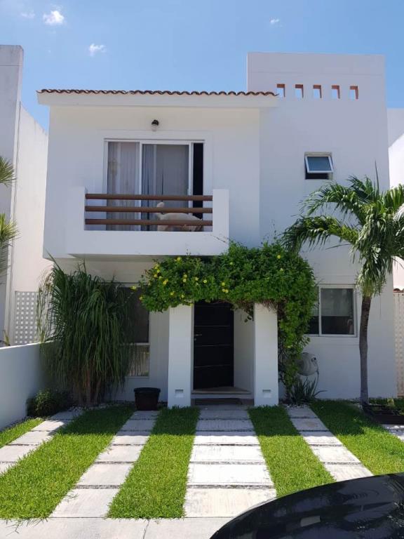 VENDO CASA EN CONDOMINIO REAL ALMENA SM 42, CANCUN Q. ROO - 1