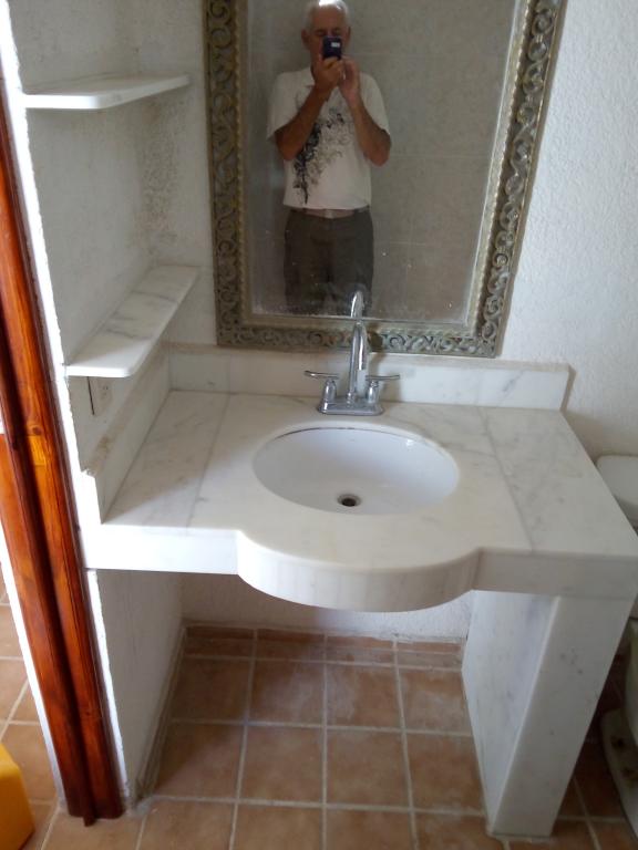 VENDO CASA AMPLIA. 3 Rec. 2 Bañ. 3 Coche. Cisterna. Patio. — foto 4