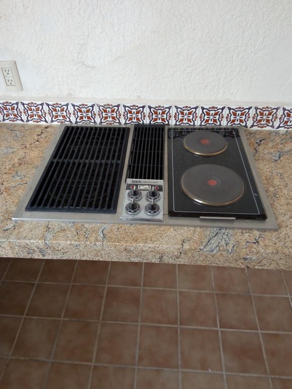 VENDO CASA AMPLIA. 3 Rec. 2 Bañ. 3 Coche. Cisterna. Patio. — foto 8