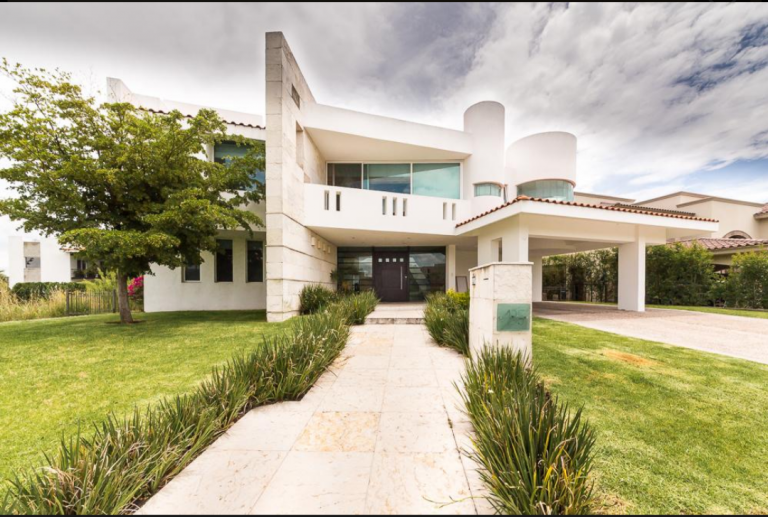 Residencia de Lujo en el mejor Fraccionamiento de Querétaro - 1