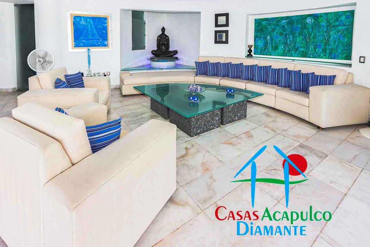 Casa con alberca, jacuzzi y un departamento independiente - 2