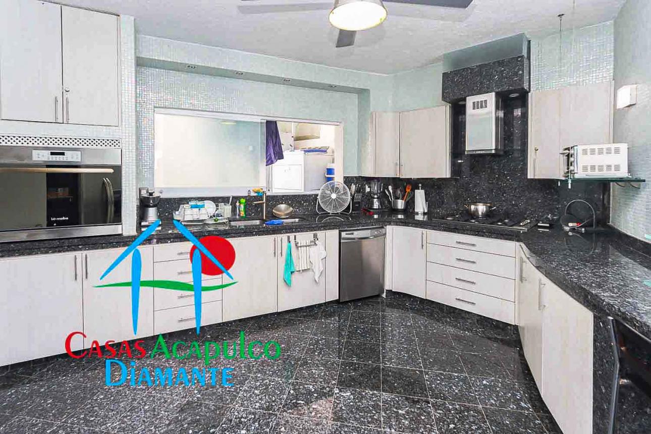 Casa con alberca, jacuzzi y un departamento independiente - 9