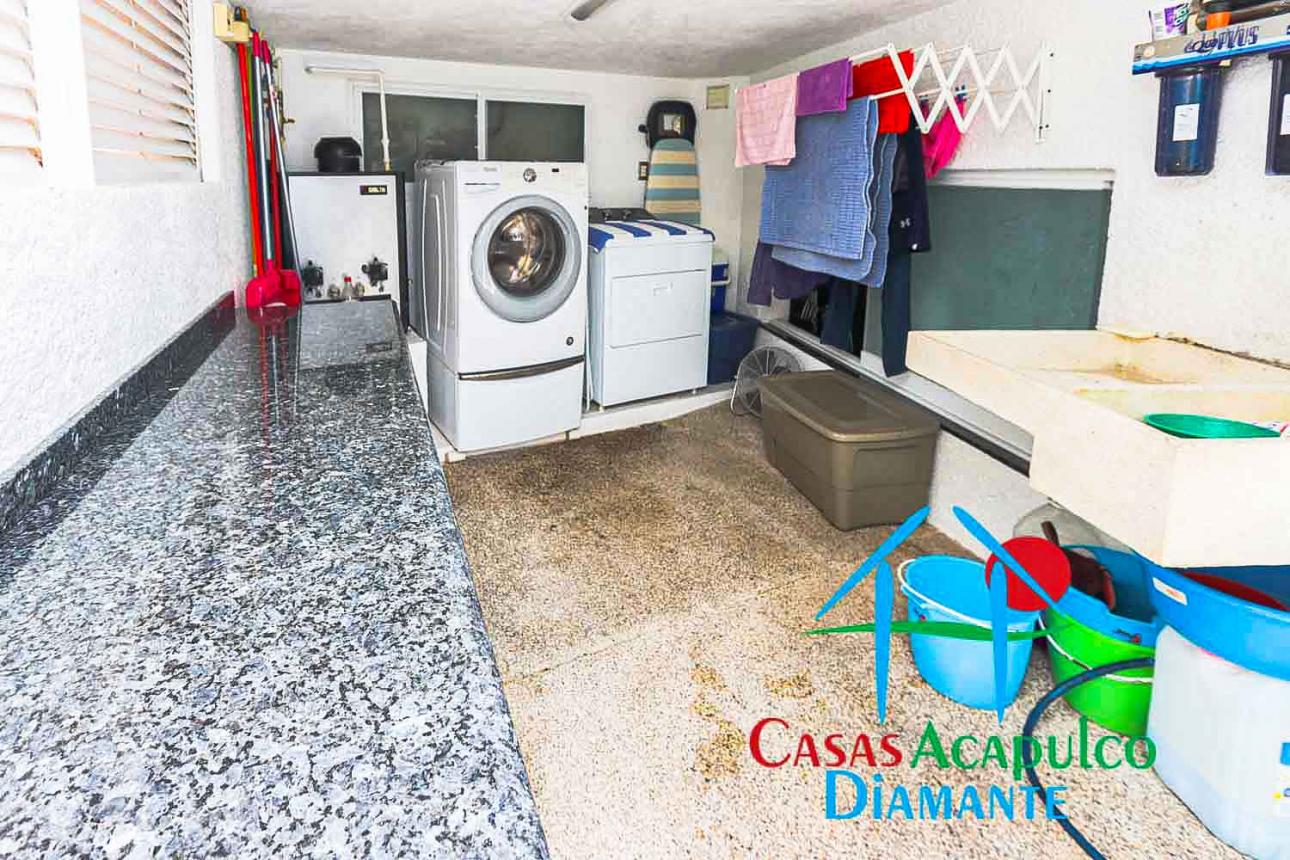 Casa con alberca, jacuzzi y un departamento independiente - 10