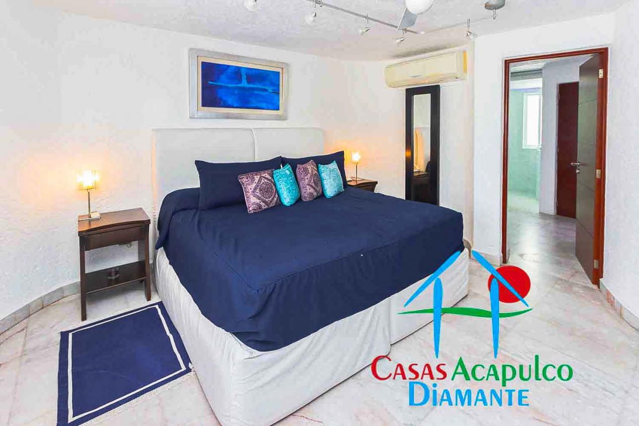Casa con alberca, jacuzzi y un departamento independiente - 12
