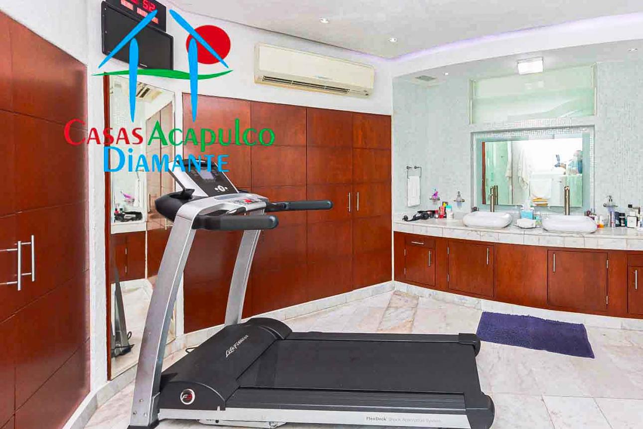 Casa con alberca, jacuzzi y un departamento independiente - 17